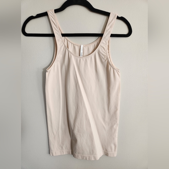 Aritzia tank - Picture 1 of 3
